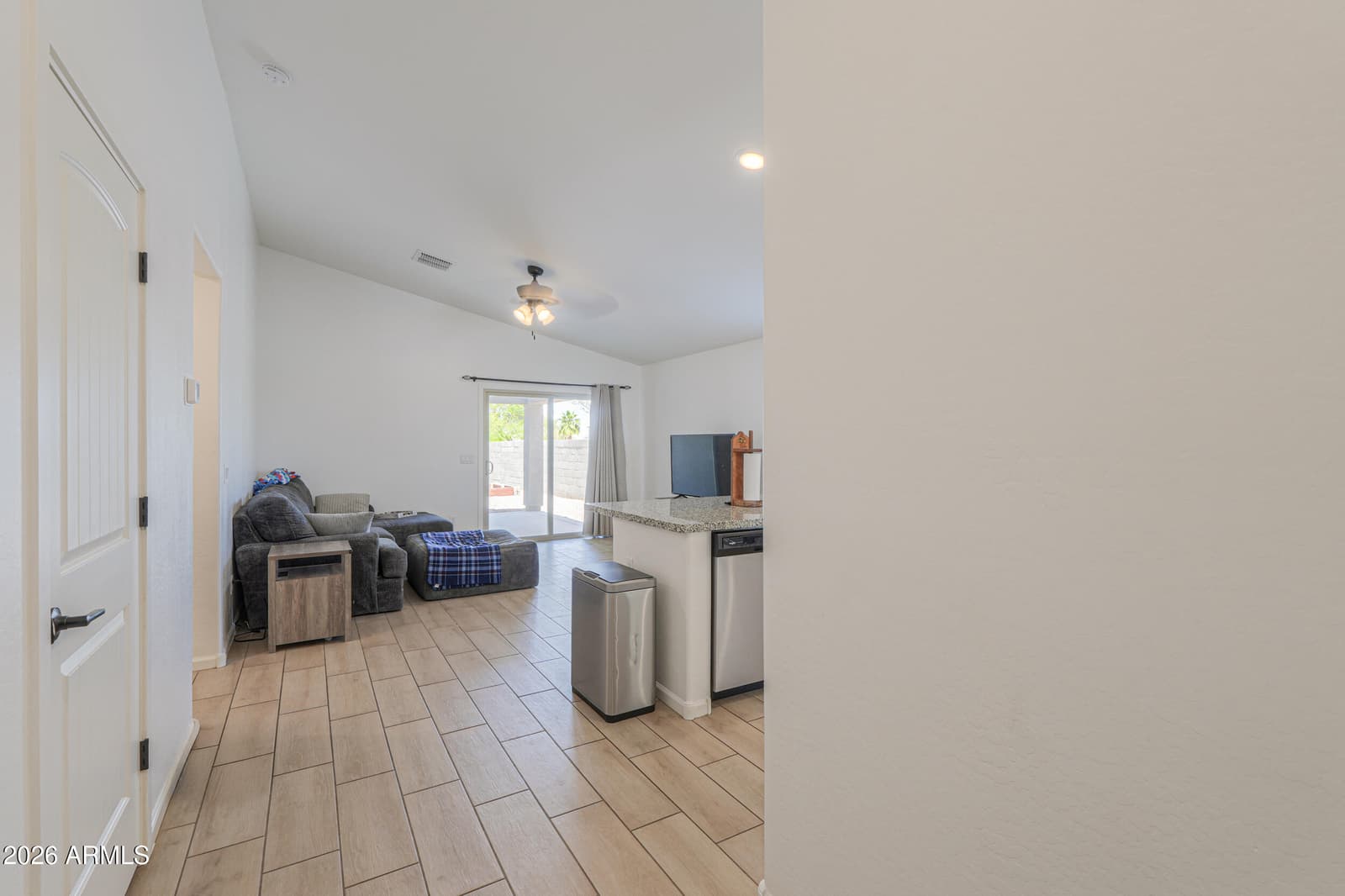786 W Kingman Drive, Casa Grande, AZ 85122 — photo 5 of 37