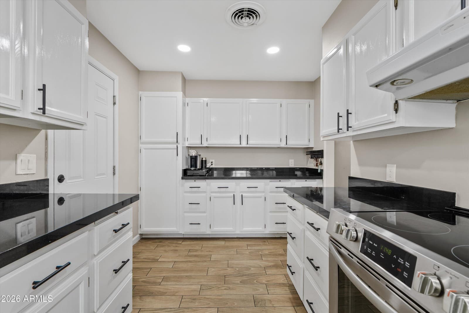 2124 E 3RD Drive, Mesa, AZ 85204 — photo 8 of 31