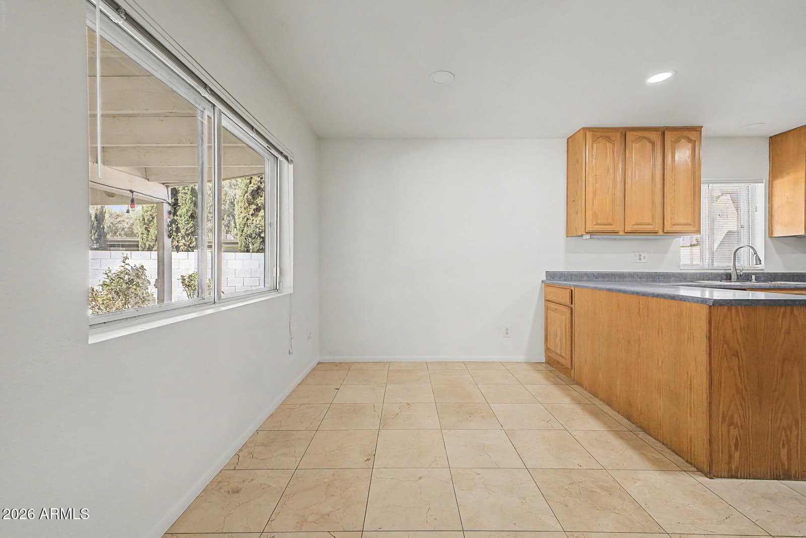 621 E CALAVAR Road, Phoenix, AZ 85022 — photo 15 of 40