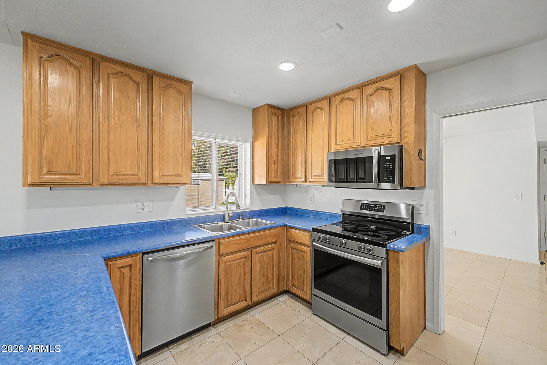 621 E CALAVAR Road, Phoenix, AZ 85022 — photo 13 of 40