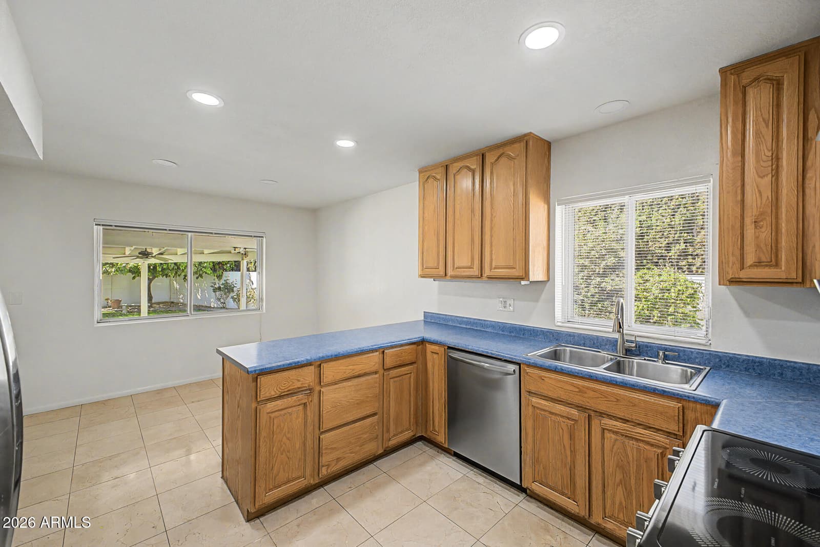 621 E CALAVAR Road, Phoenix, AZ 85022 — photo 14 of 40
