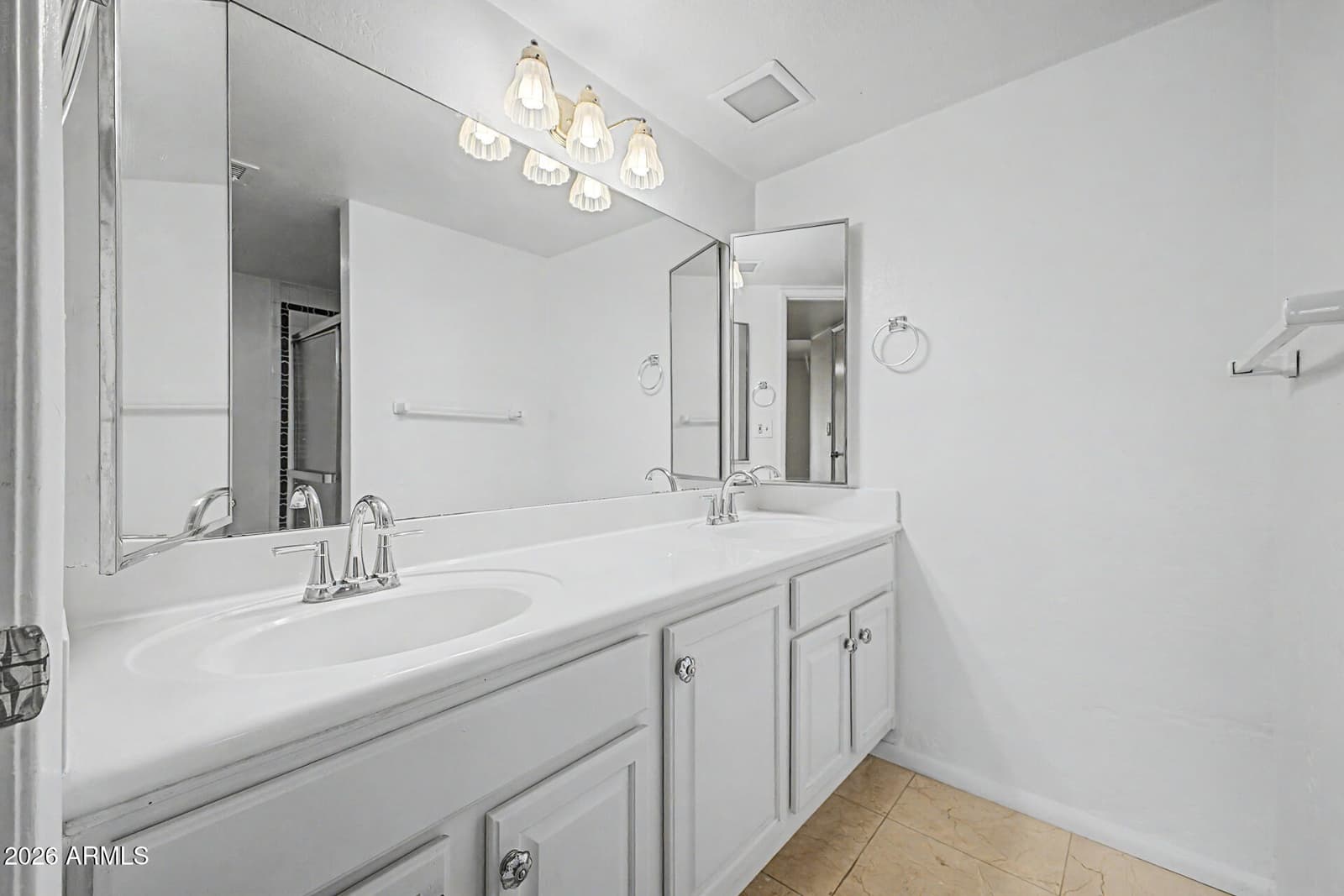 621 E CALAVAR Road, Phoenix, AZ 85022 — photo 19 of 40