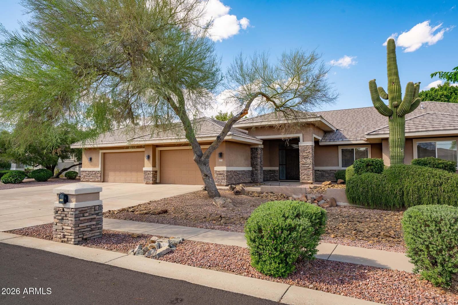 8216 W BRIDEN Lane, Peoria, AZ 85383 — photo 10 of 75