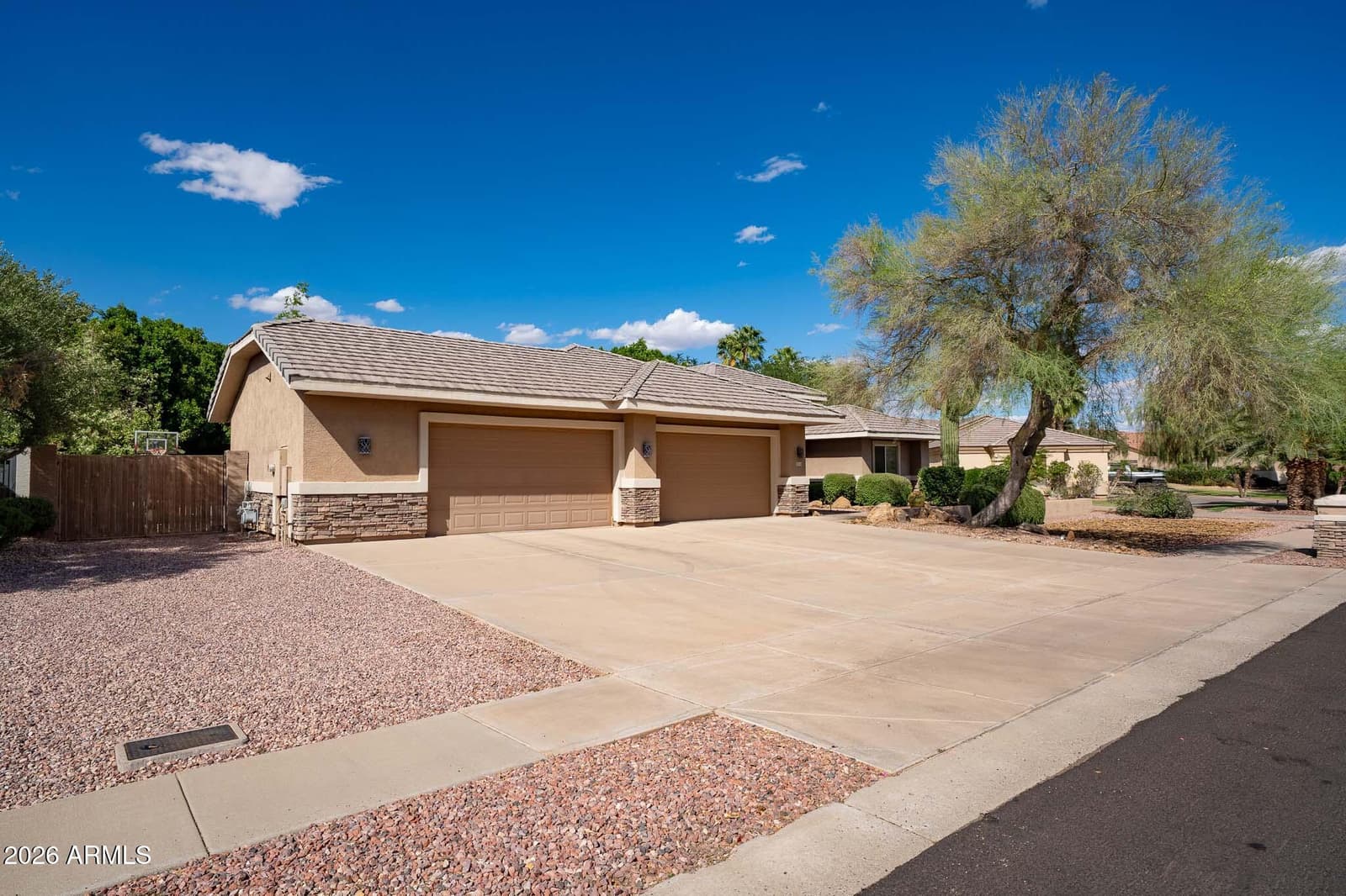 8216 W BRIDEN Lane, Peoria, AZ 85383 — photo 9 of 75