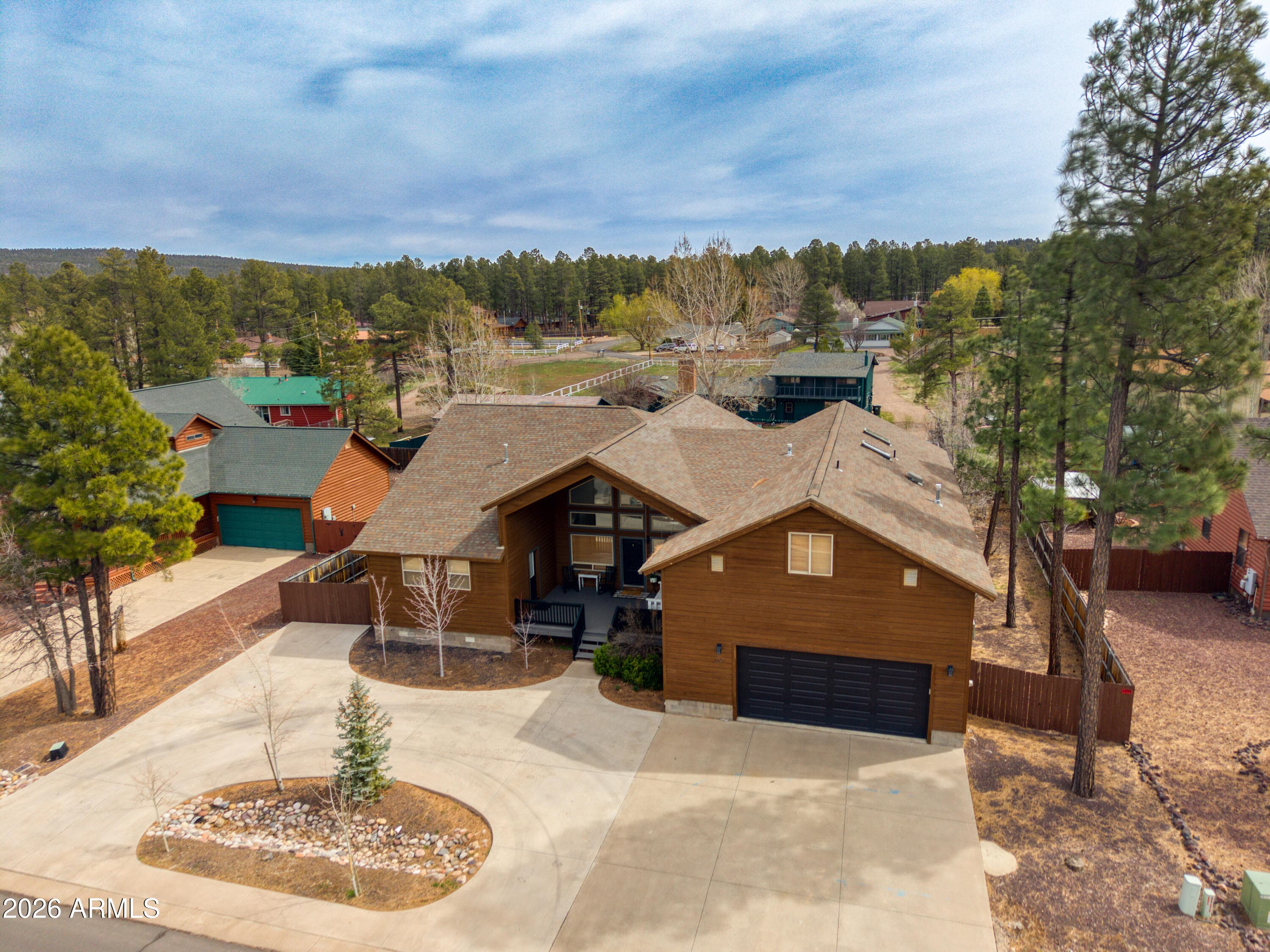 2131 S WOODLAND HILLS Lane, Pinetop, AZ 85935 — photo 1 of 46