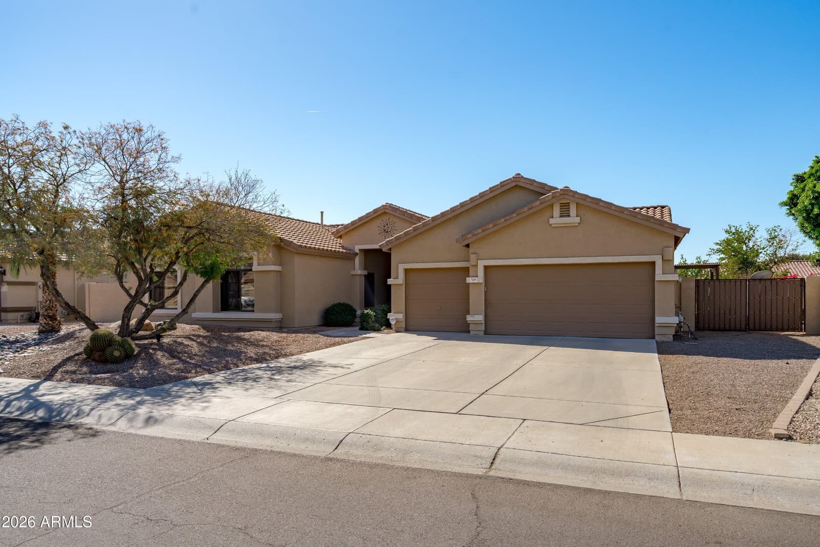 7329 W PLANADA Lane, Glendale, AZ 85310 — photo 6 of 52
