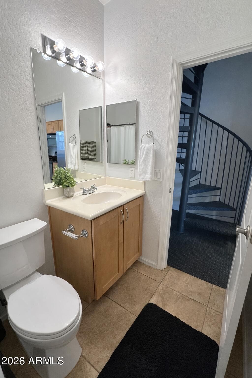 2264 E HUNTINGTON Drive, Phoenix, AZ 85040 — photo 10 of 33