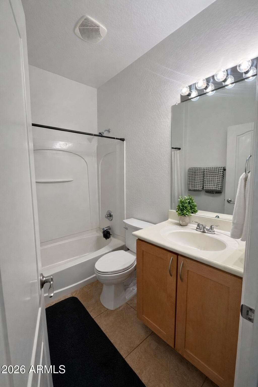 2264 E HUNTINGTON Drive, Phoenix, AZ 85040 — photo 11 of 33