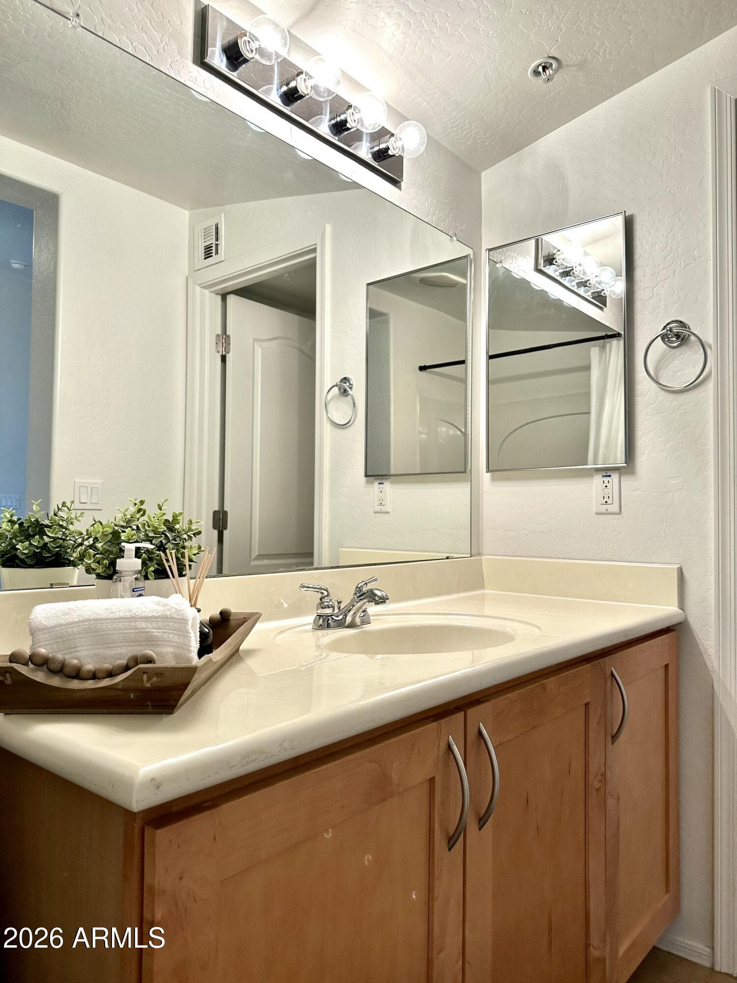 2264 E HUNTINGTON Drive, Phoenix, AZ 85040 — photo 19 of 33
