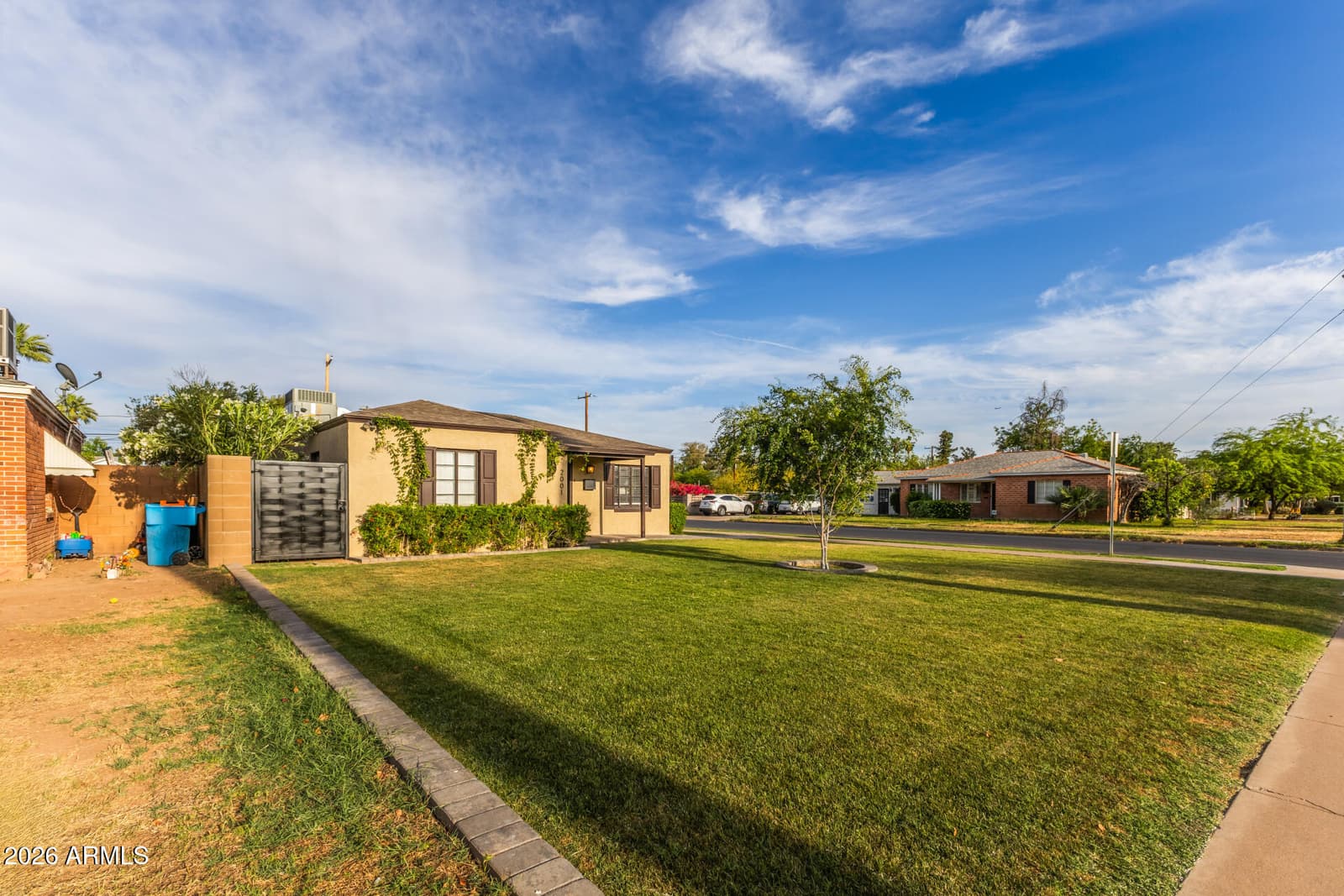 2001 N LAUREL Avenue, Phoenix, AZ 85007 — photo 5 of 48