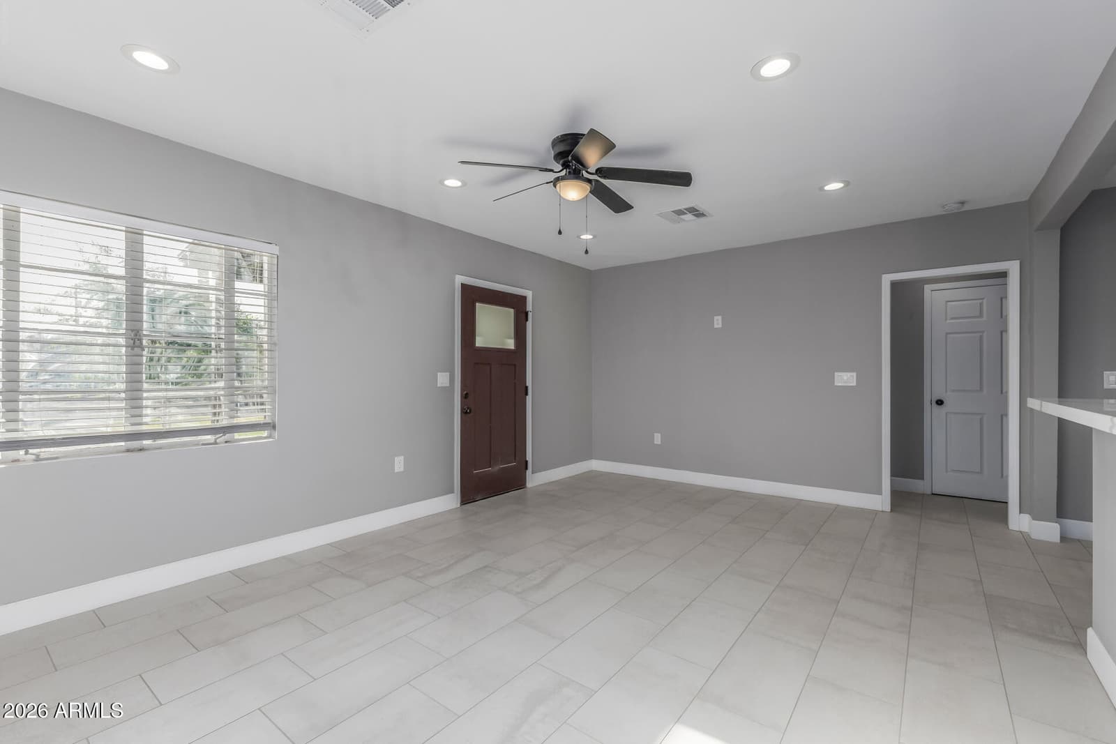 2001 N LAUREL Avenue, Phoenix, AZ 85007 — photo 8 of 48