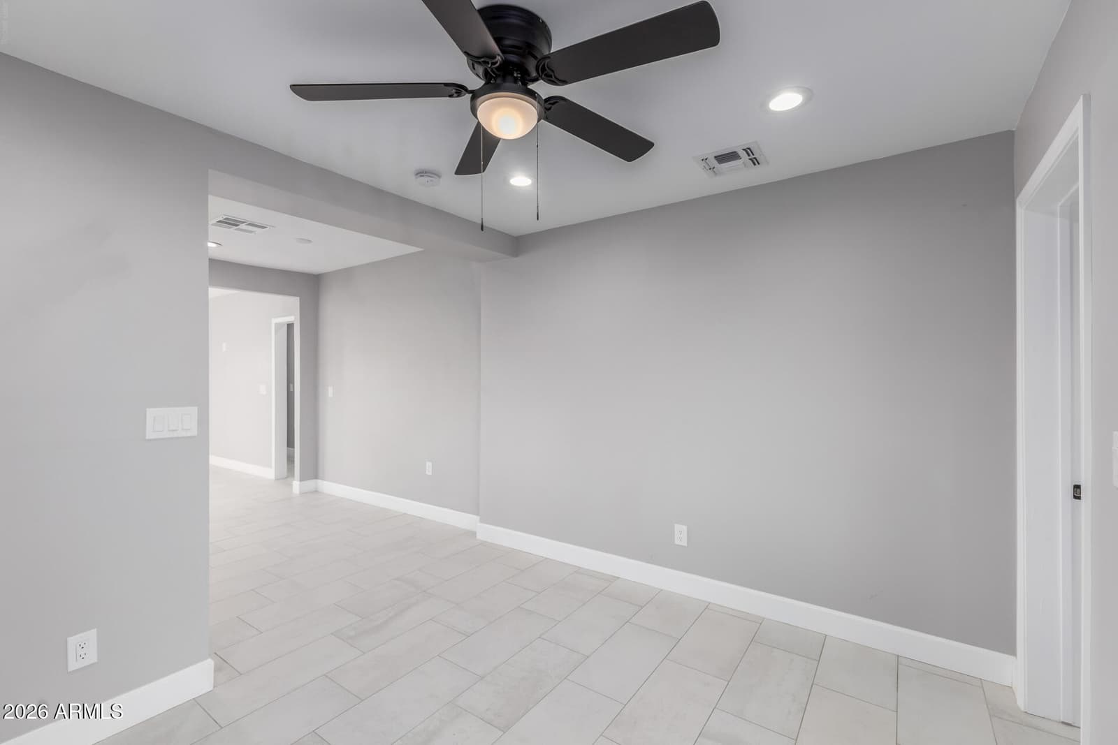2001 N LAUREL Avenue, Phoenix, AZ 85007 — photo 14 of 48