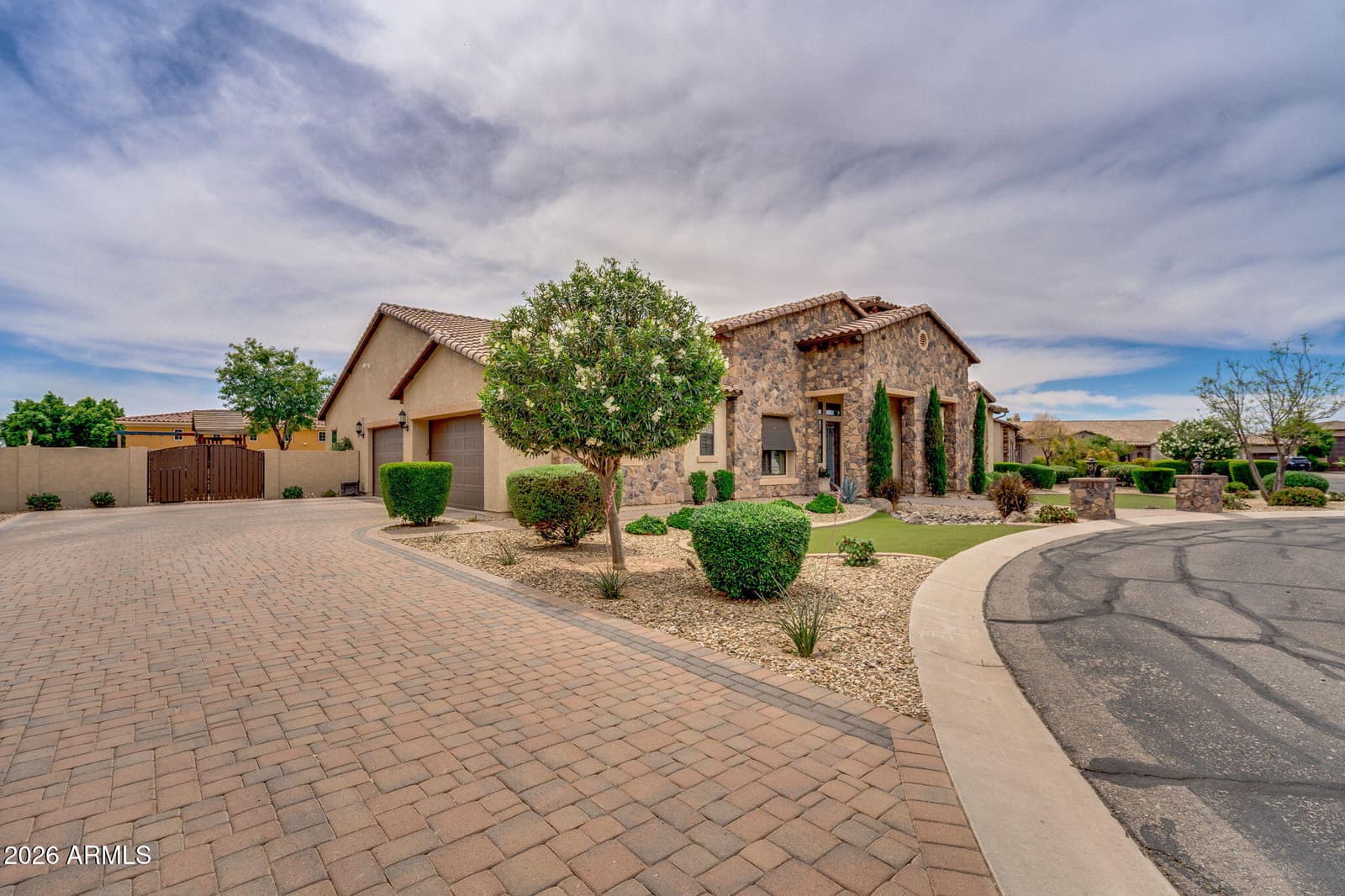 2471 E ROBIN Court, Gilbert, AZ 85296 — photo 6 of 47