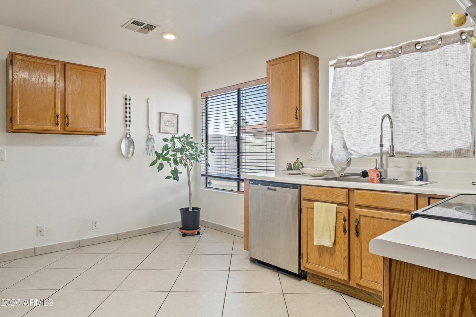 8845 W ALICE Avenue, Peoria, AZ 85345 — photo 7 of 34