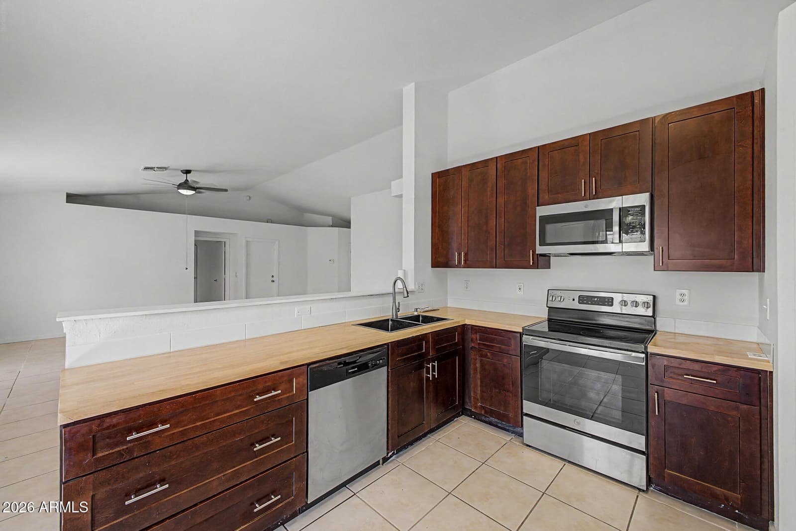 8111 E DES MOINES Street E, Mesa, AZ 85207 — photo 12 of 28