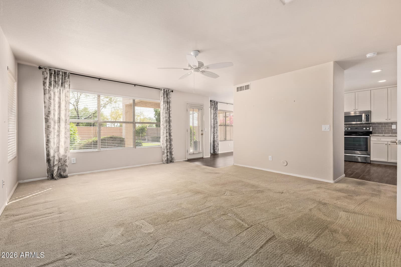 4631 E LONE CACTUS Drive, Phoenix, AZ 85050 — photo 9 of 41