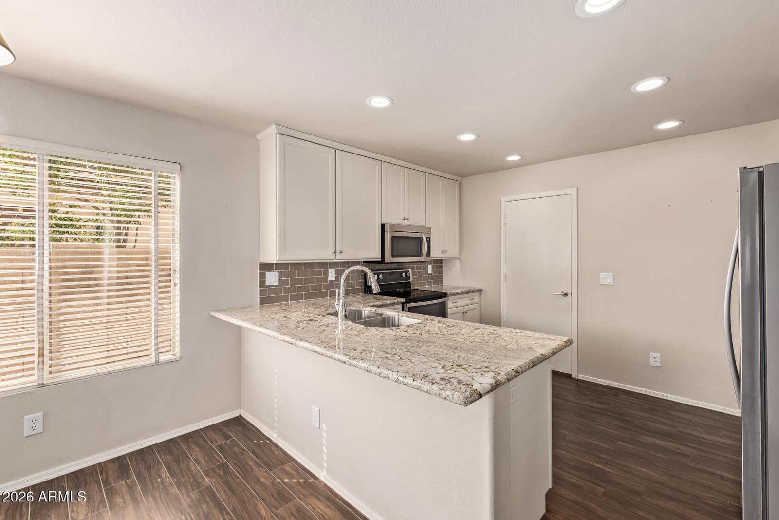 4631 E LONE CACTUS Drive, Phoenix, AZ 85050 — photo 5 of 41