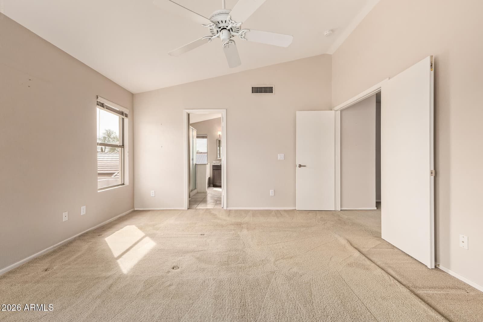 4631 E LONE CACTUS Drive, Phoenix, AZ 85050 — photo 16 of 41