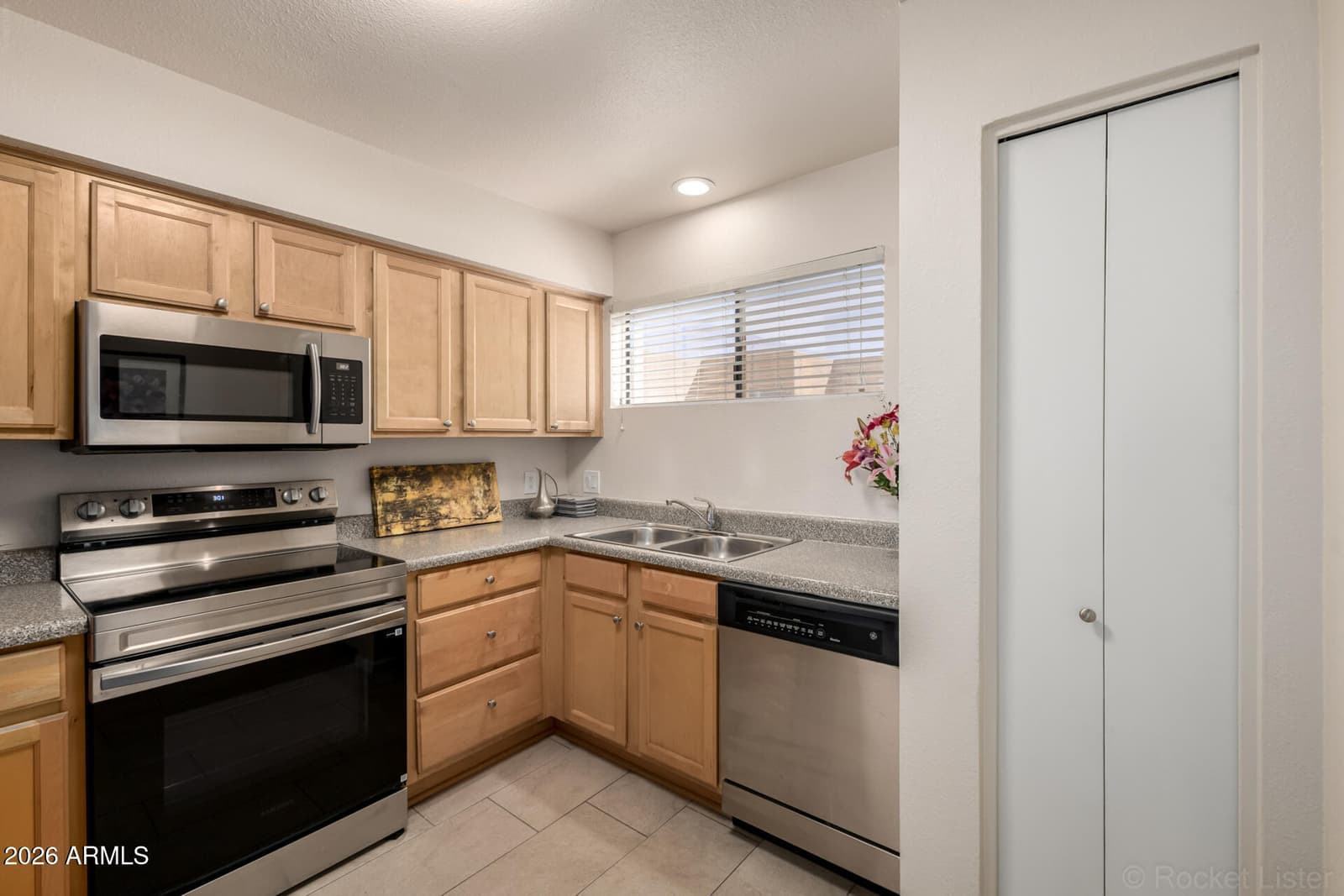 11640 N 51ST Avenue 237, Glendale, AZ 85304 — photo 16 of 35