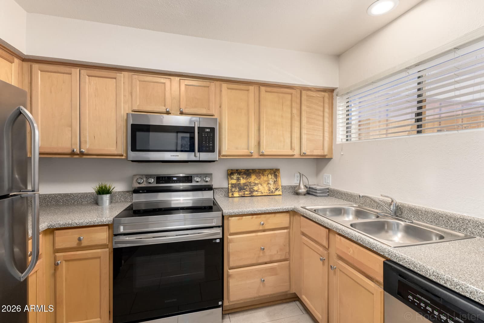 11640 N 51ST Avenue 237, Glendale, AZ 85304 — photo 1 of 35