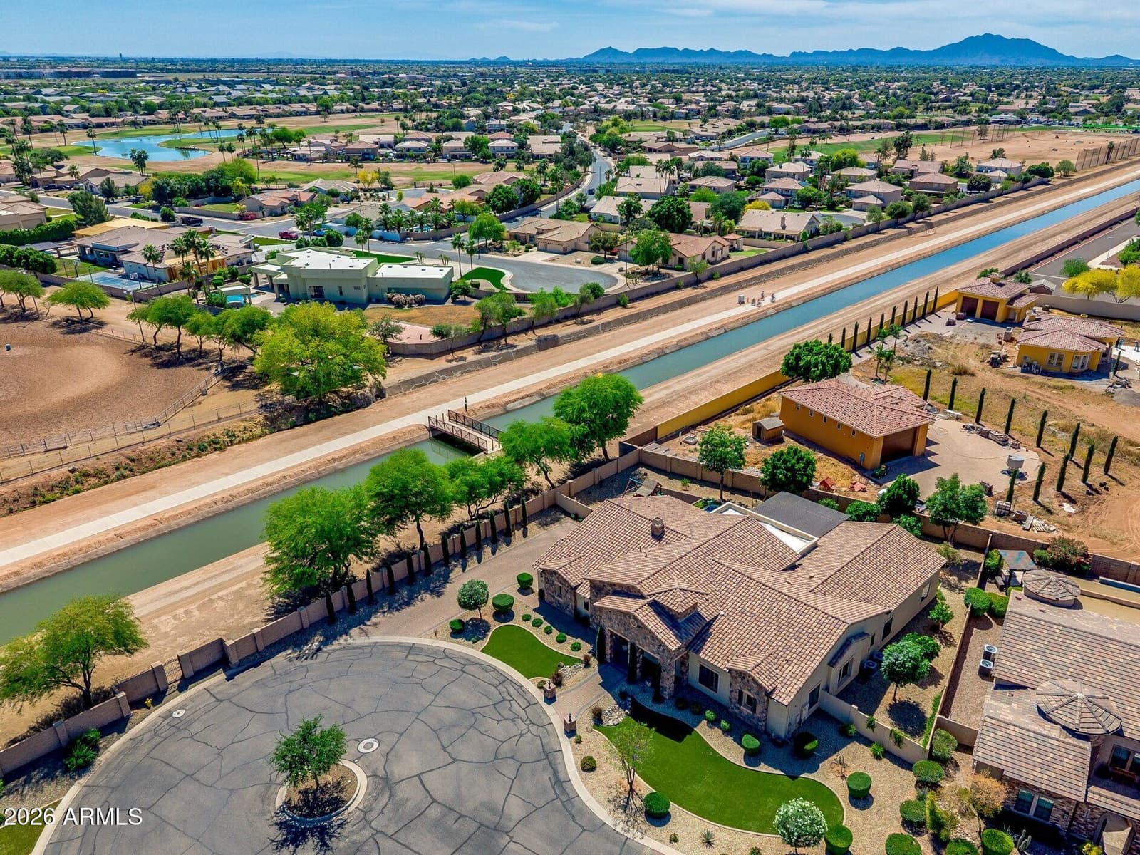 2471 E ROBIN Court, Gilbert, AZ 85296 — photo 4 of 47