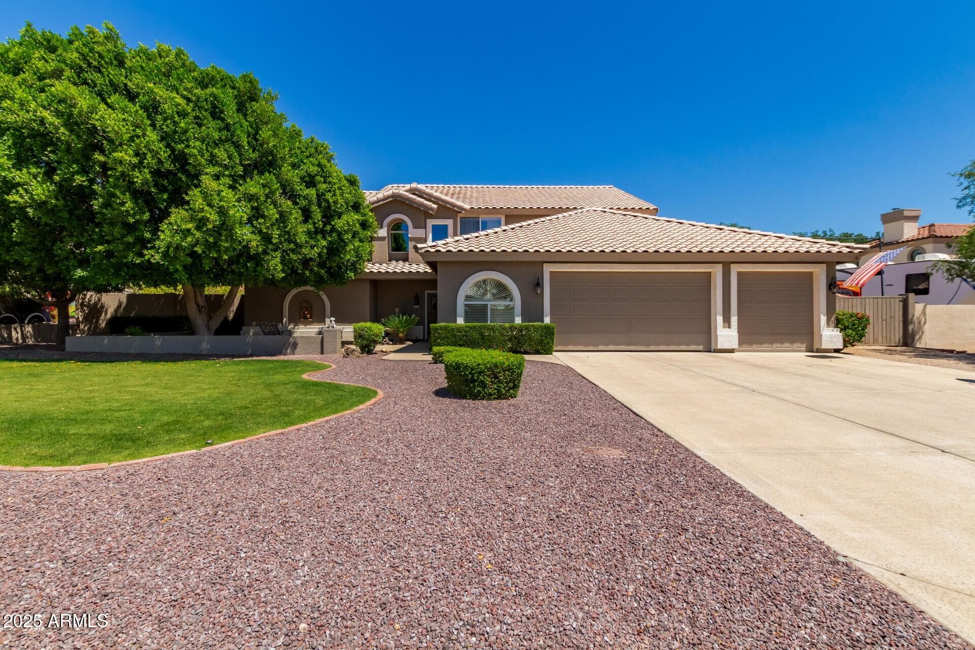 4648 W MISTY WILLOW Lane, Glendale, AZ 85310 — photo 1 of 72