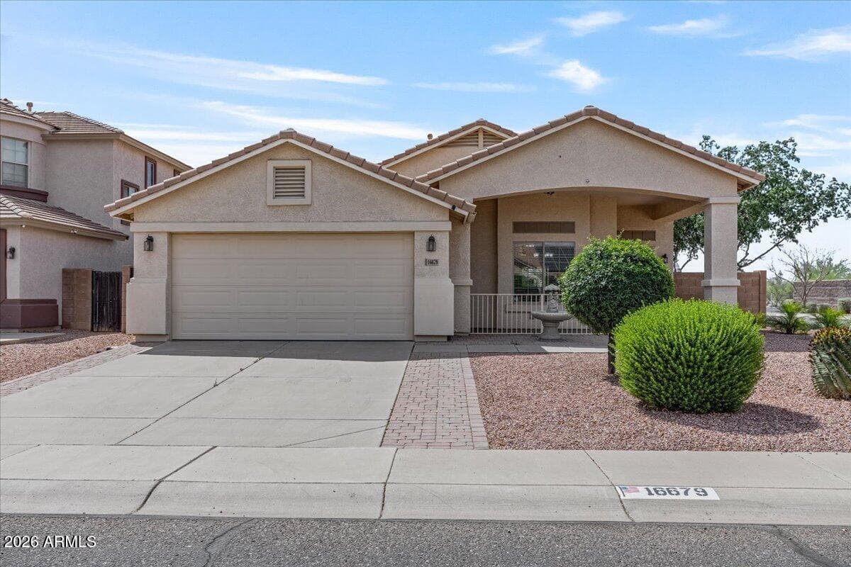 16679 W SAGUARO Lane, Surprise, AZ 85388 — photo 3 of 44
