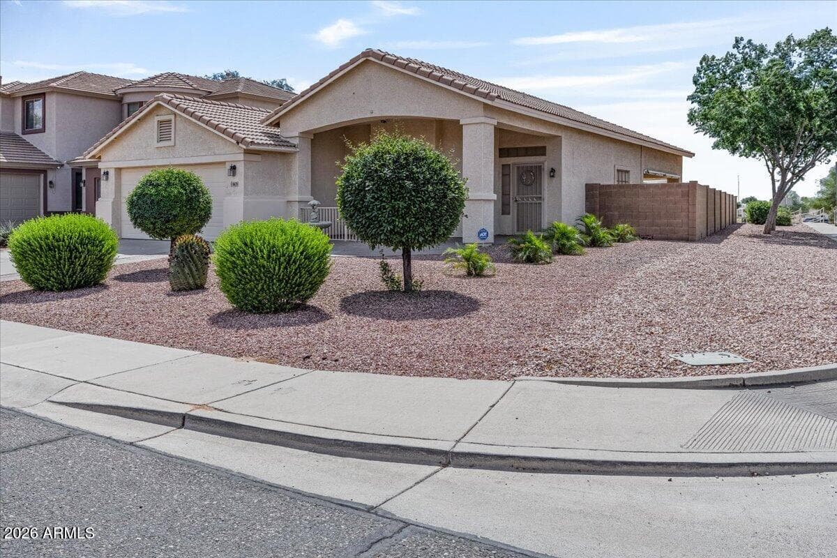 16679 W SAGUARO Lane, Surprise, AZ 85388 — photo 5 of 44