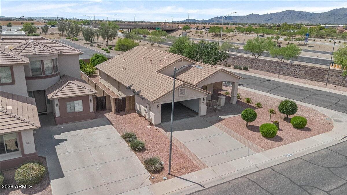 16679 W SAGUARO Lane, Surprise, AZ 85388 — photo 10 of 44