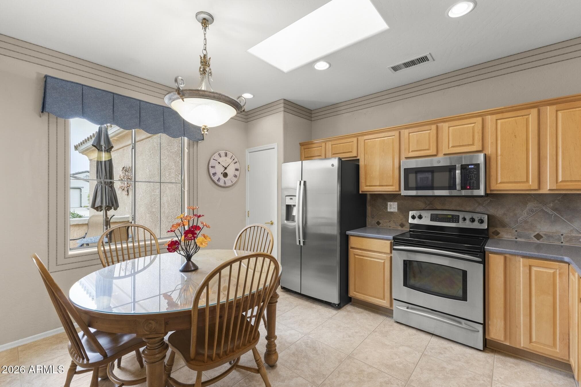 16807 W PALISADE TRAIL Lane, Surprise, AZ 85387 — photo 10 of 43