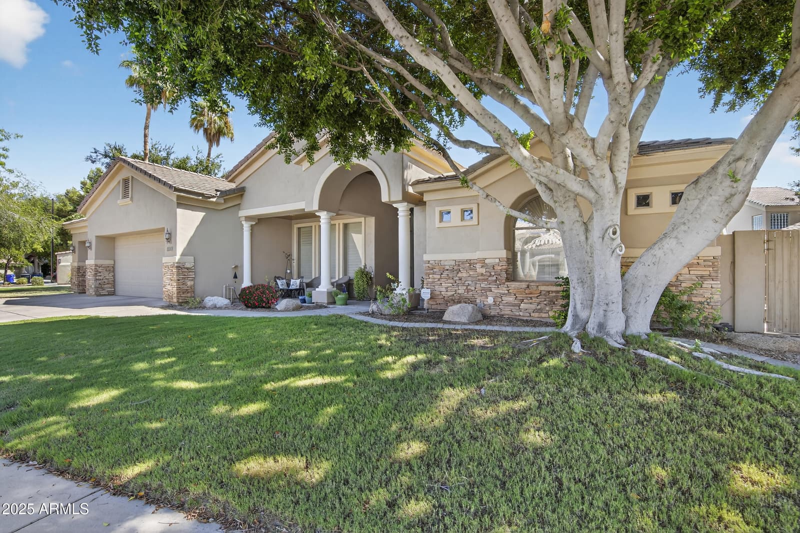 1333 N CLIFFSIDE Drive, Gilbert, AZ 85234 — photo 2 of 98