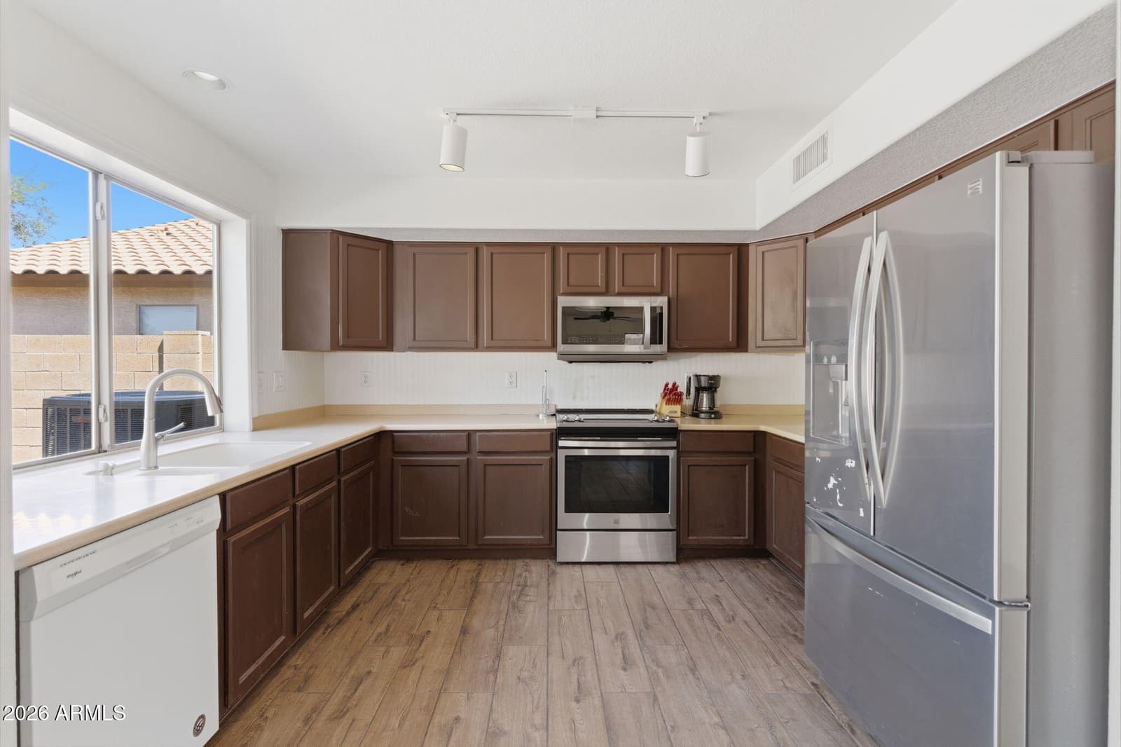 10222 W JESSIE Lane, Peoria, AZ 85383 — photo 11 of 40