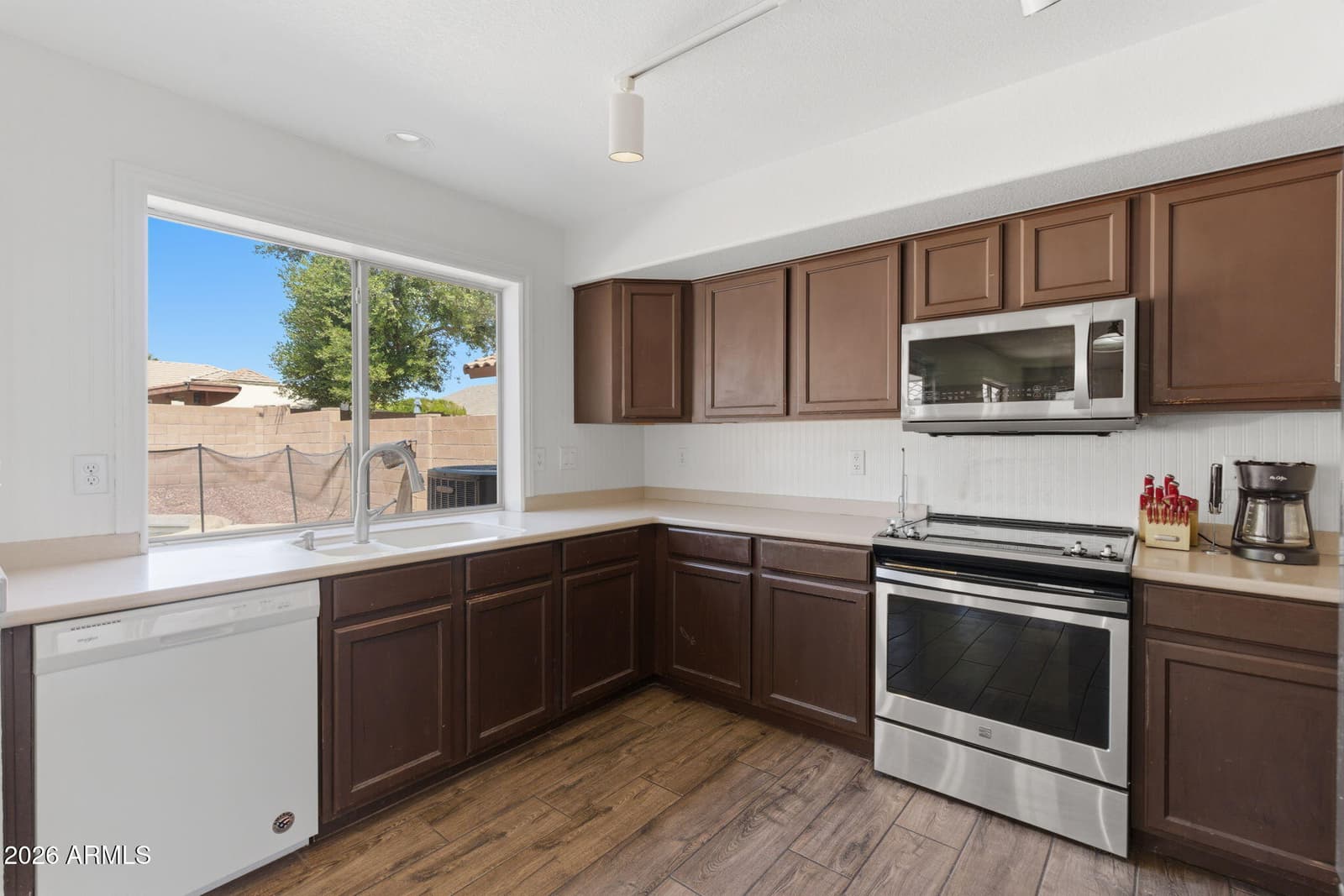 10222 W JESSIE Lane, Peoria, AZ 85383 — photo 12 of 40