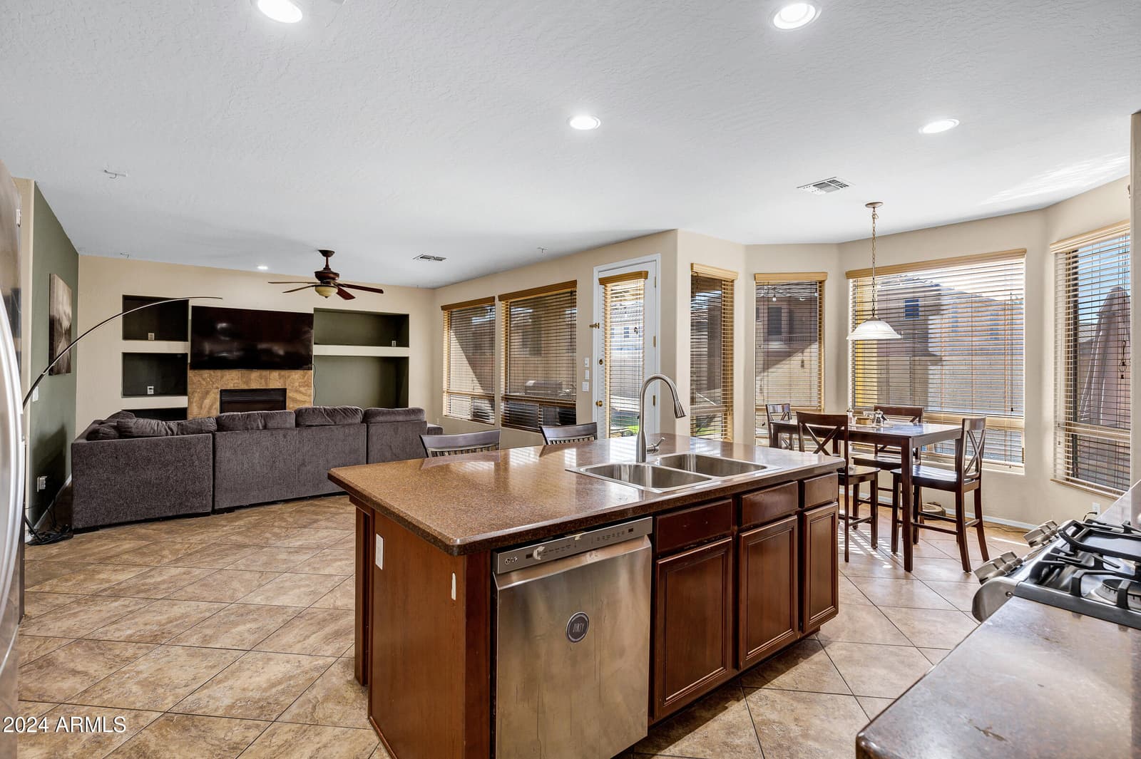 2801 W Silver Fox Way, Phoenix, AZ 85045 — photo 14 of 75