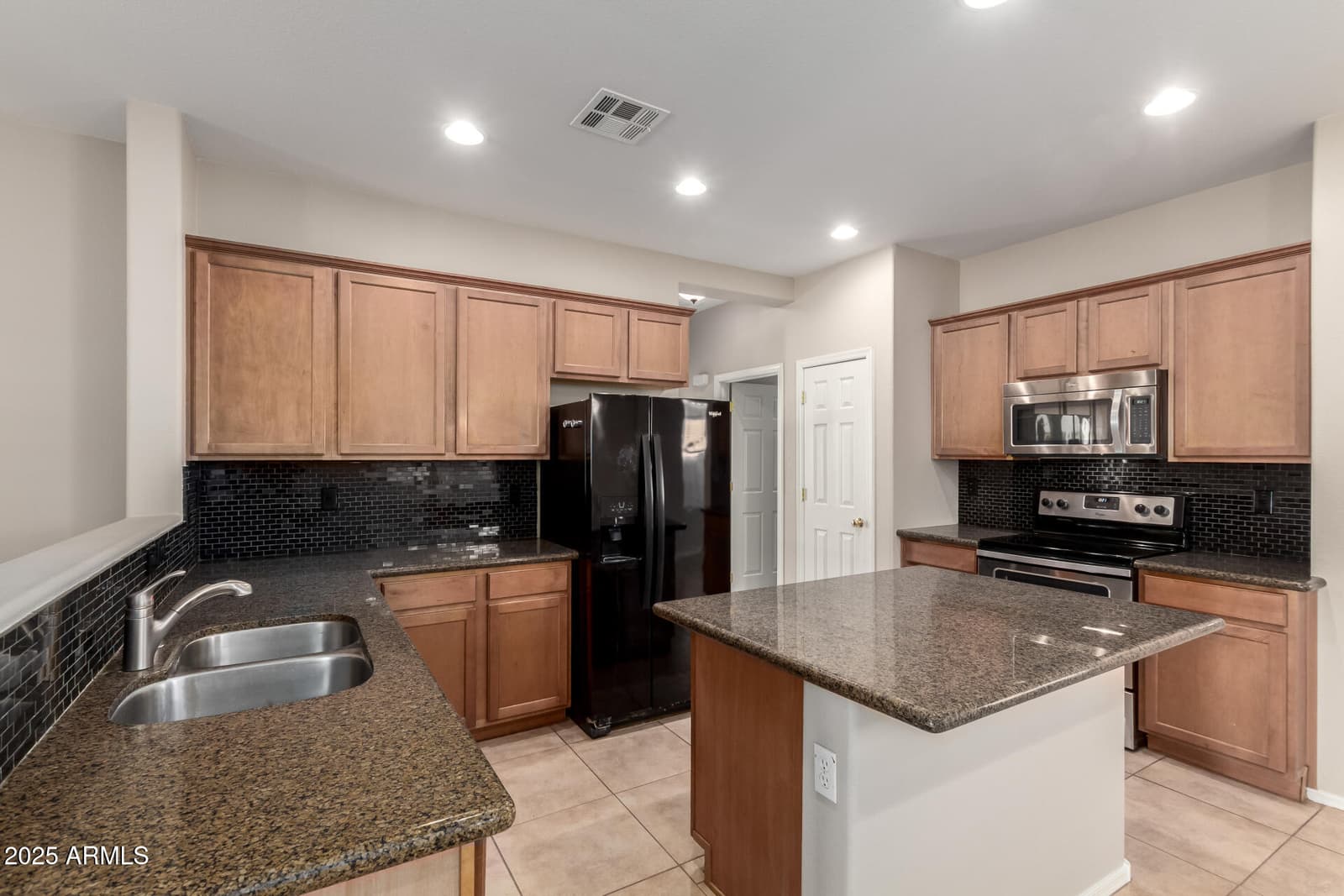 46072 W BARBARA Lane, Maricopa, AZ 85139 — photo 10 of 31