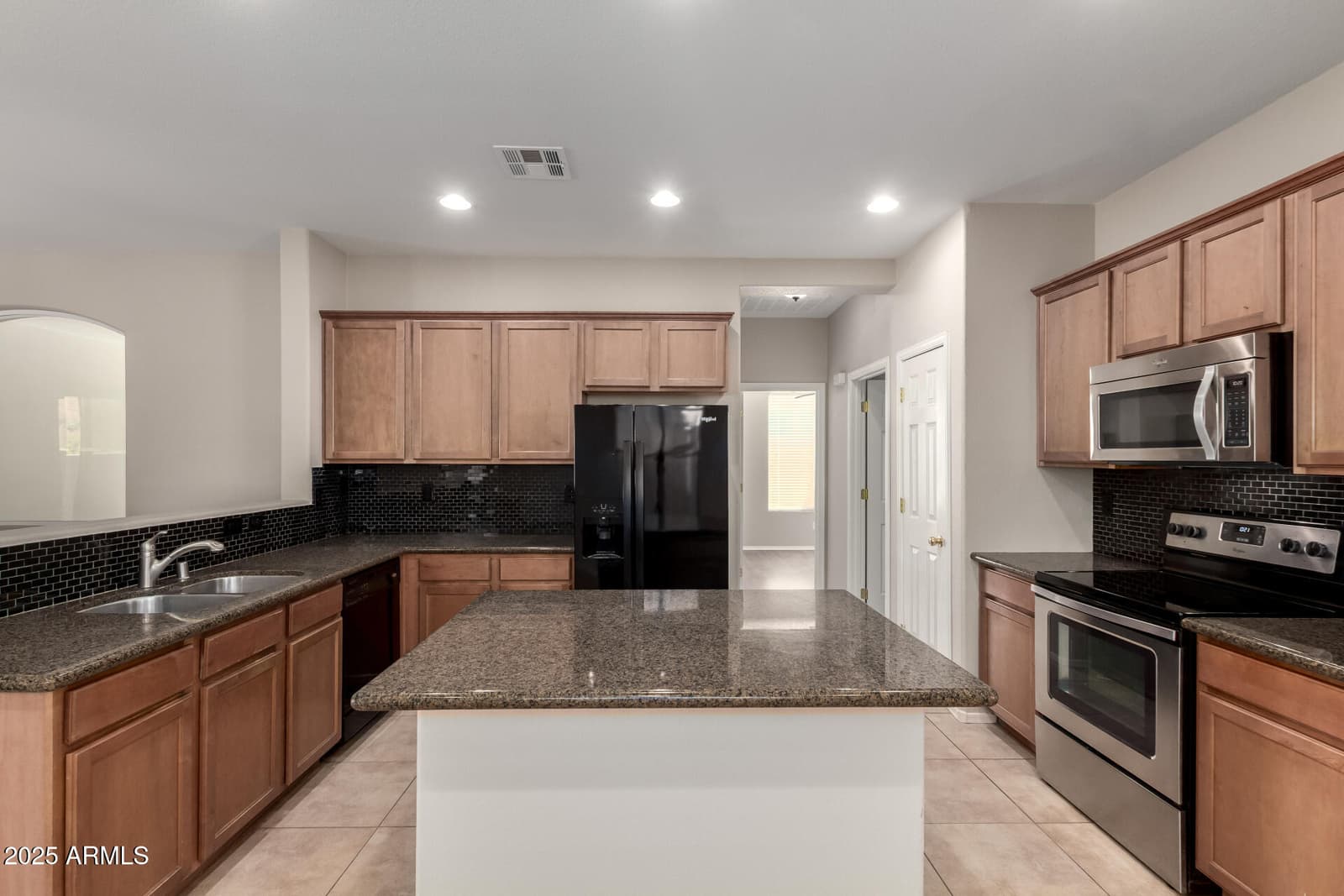 46072 W BARBARA Lane, Maricopa, AZ 85139 — photo 11 of 31