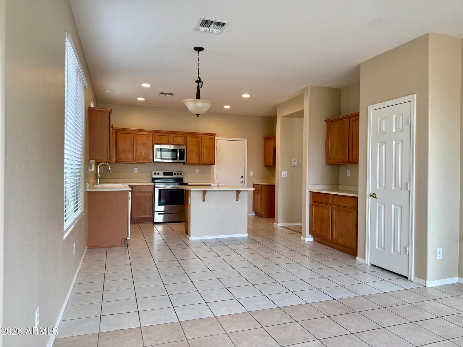 1724 W TWAIN Drive, Anthem, AZ 85086 — photo 5 of 22