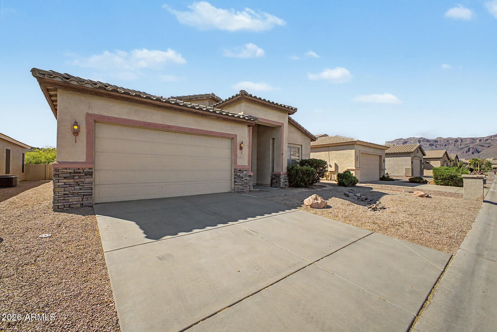 4394 S STRONG BOX Road, Gold Canyon, AZ 85118 — photo 2 of 33