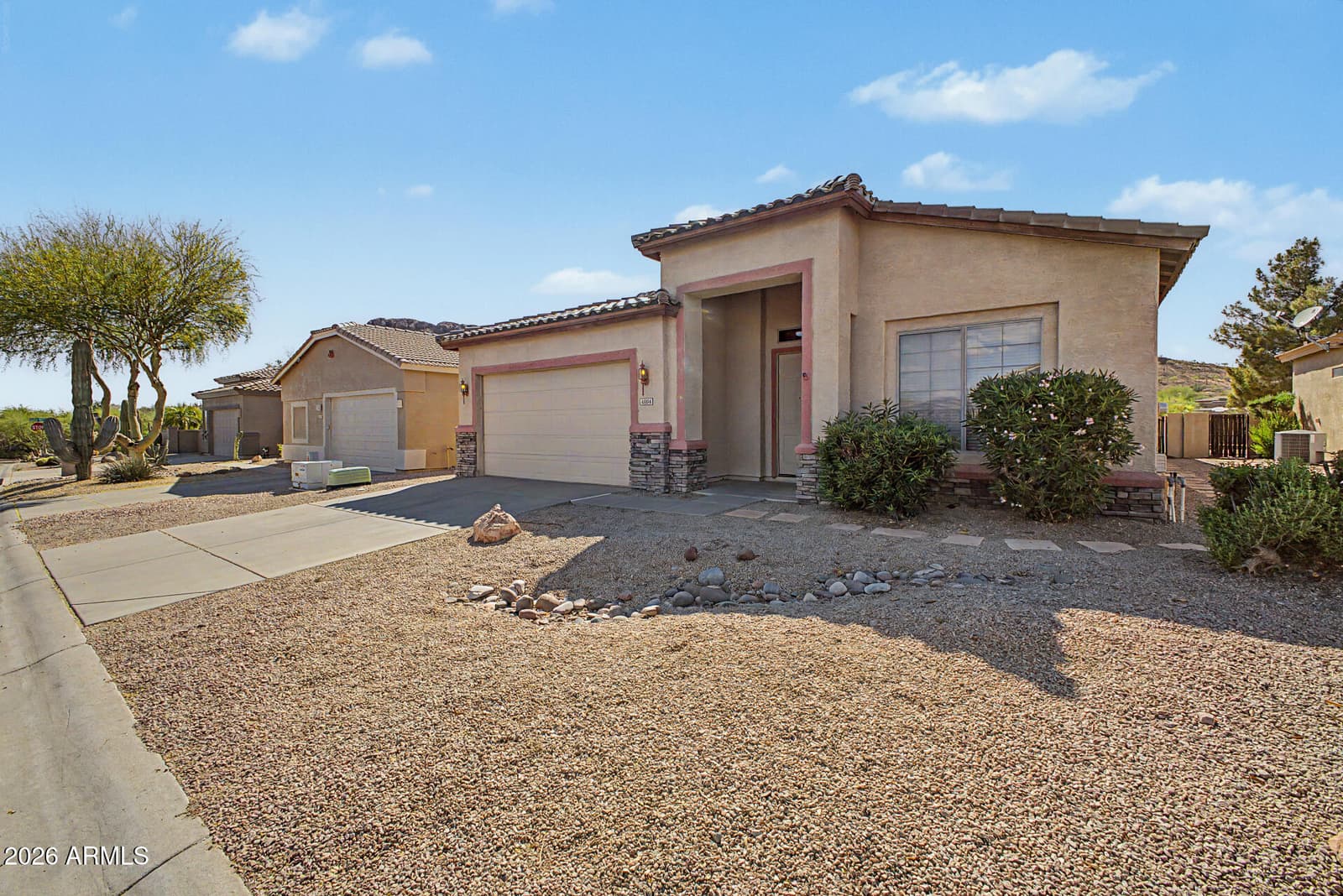 4394 S STRONG BOX Road, Gold Canyon, AZ 85118 — photo 3 of 33