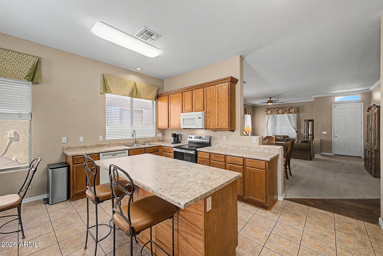 4394 S STRONG BOX Road, Gold Canyon, AZ 85118 — photo 12 of 33
