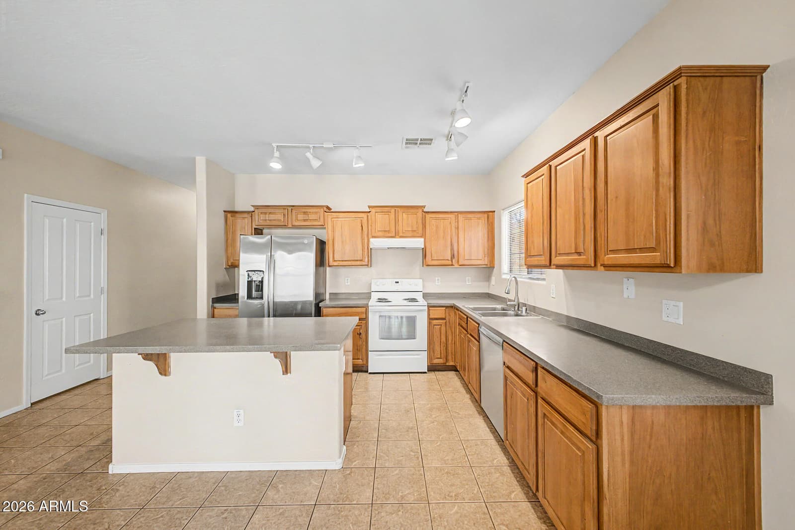 952 E BLUE SPRUCE Lane, Gilbert, AZ 85298 — photo 13 of 39