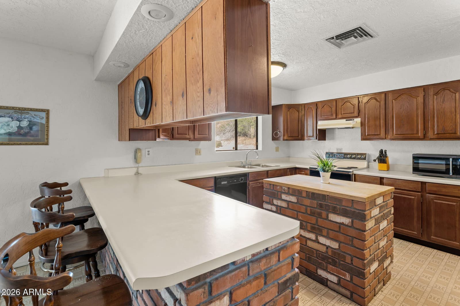 550 E BASS Road, Wickenburg, AZ 85390 — photo 11 of 27