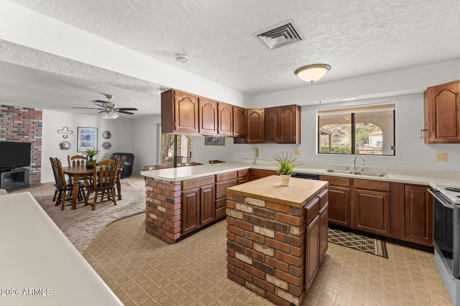 550 E BASS Road, Wickenburg, AZ 85390 — photo 3 of 27