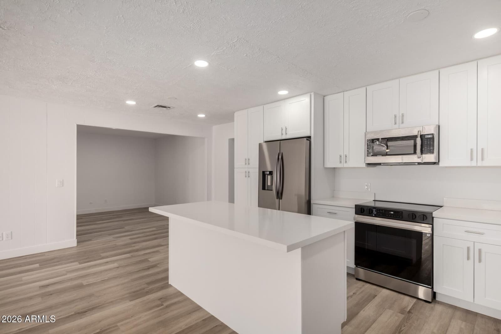 526 S OXBOW Drive, Wickenburg, AZ 85390 — photo 12 of 35