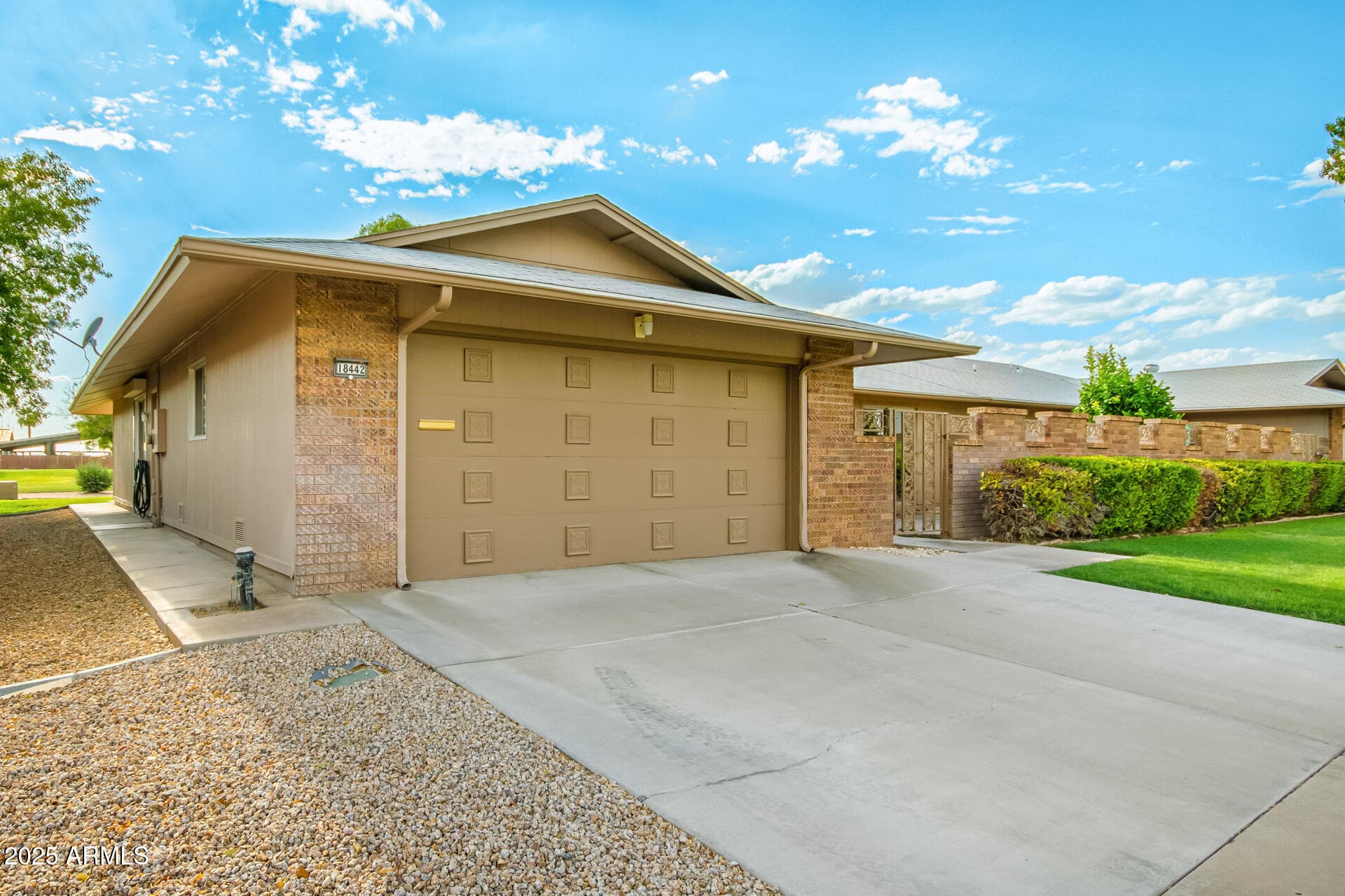 18442 N 104TH Avenue, Sun City, AZ 85373 — photo 3 of 35