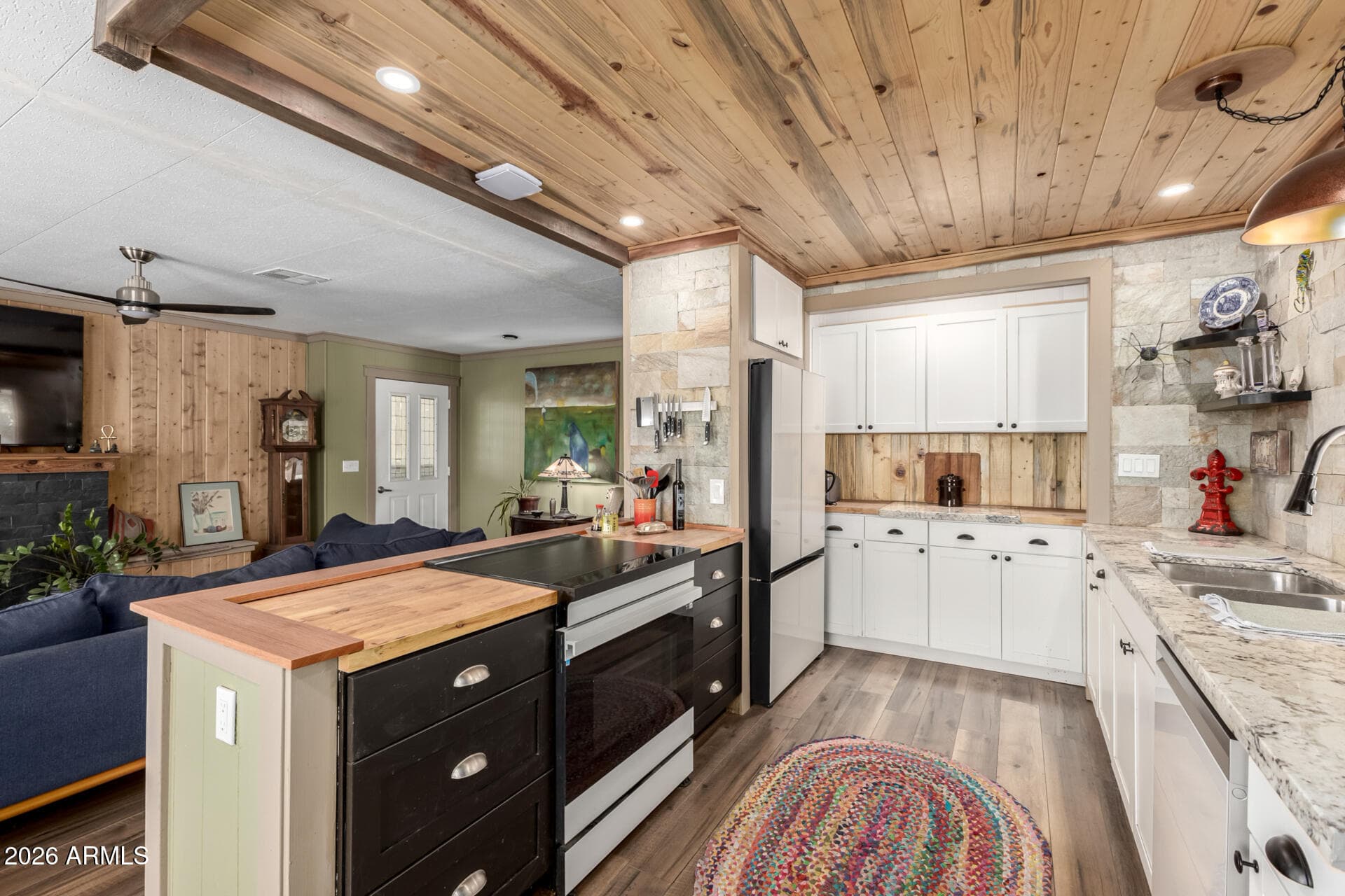 8256 E DUTCHMAN Drive, Mesa, AZ 85208 — photo 6 of 36