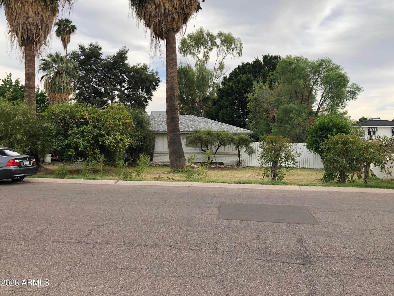 323 E ROSE Lane, Phoenix, AZ 85012 — photo 2 of 20