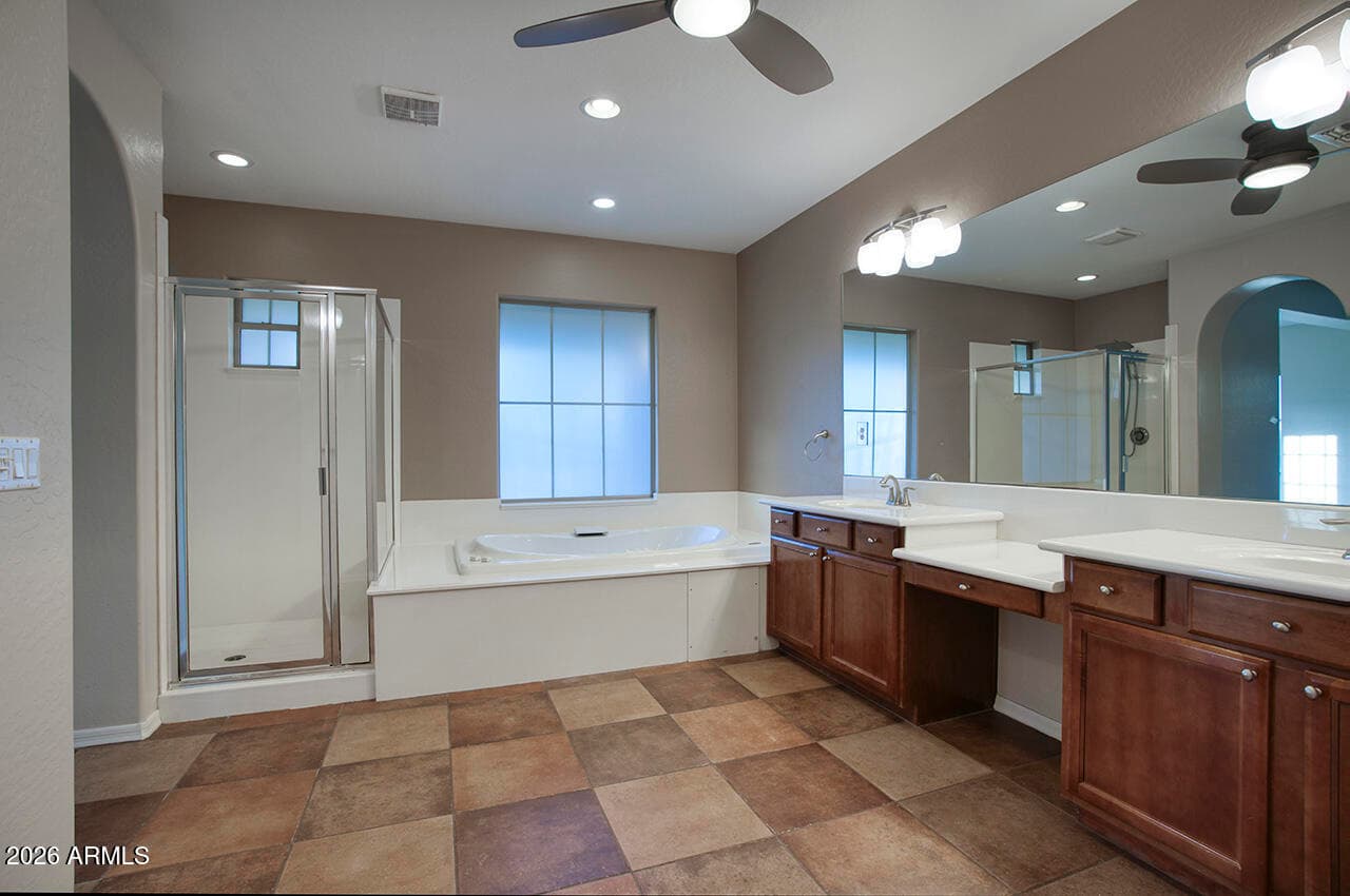 3985 E HUMMINGBIRD Lane, Phoenix, AZ 85050 — photo 18 of 47