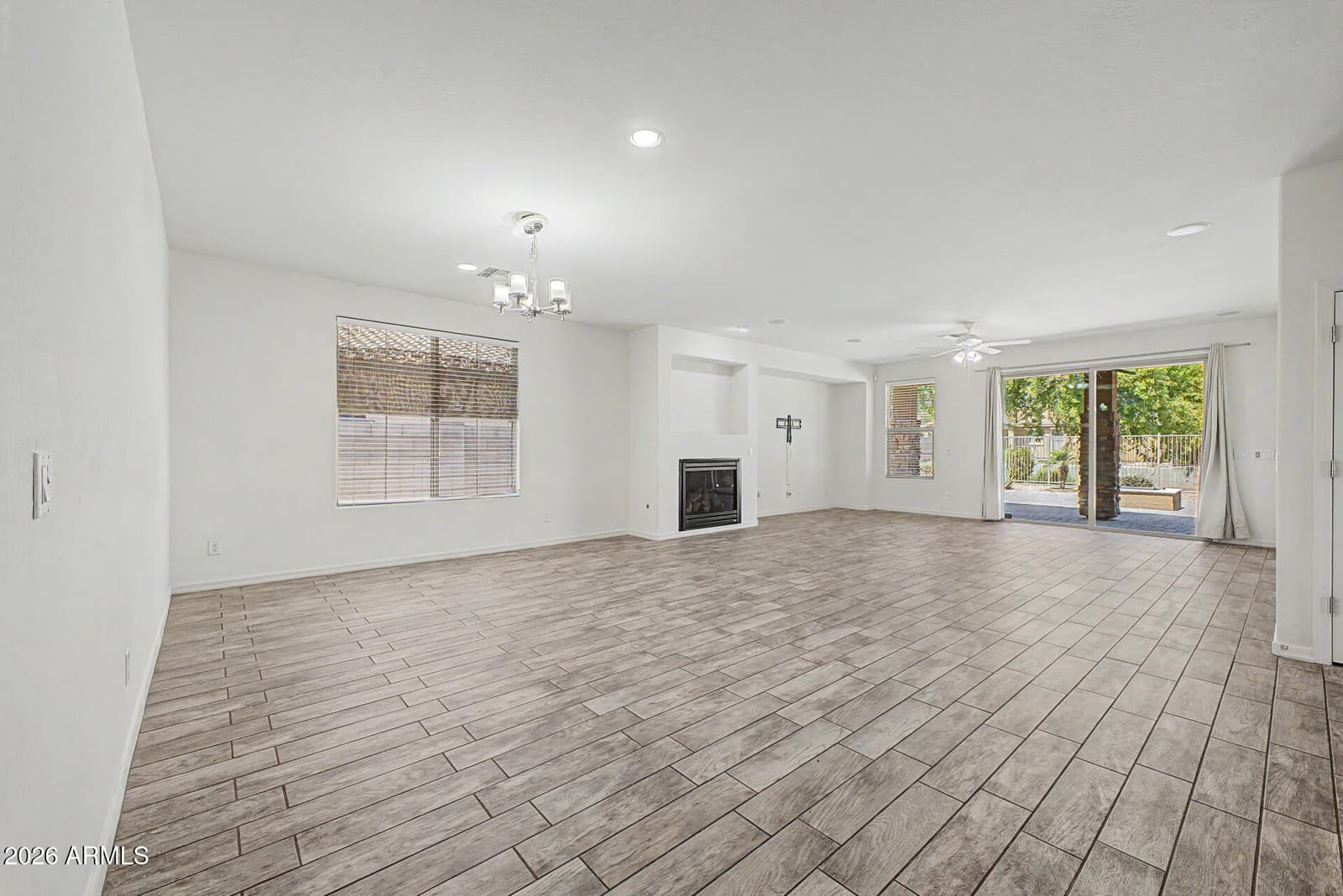 7564 W BERRIDGE Lane, Glendale, AZ 85303 — photo 4 of 32