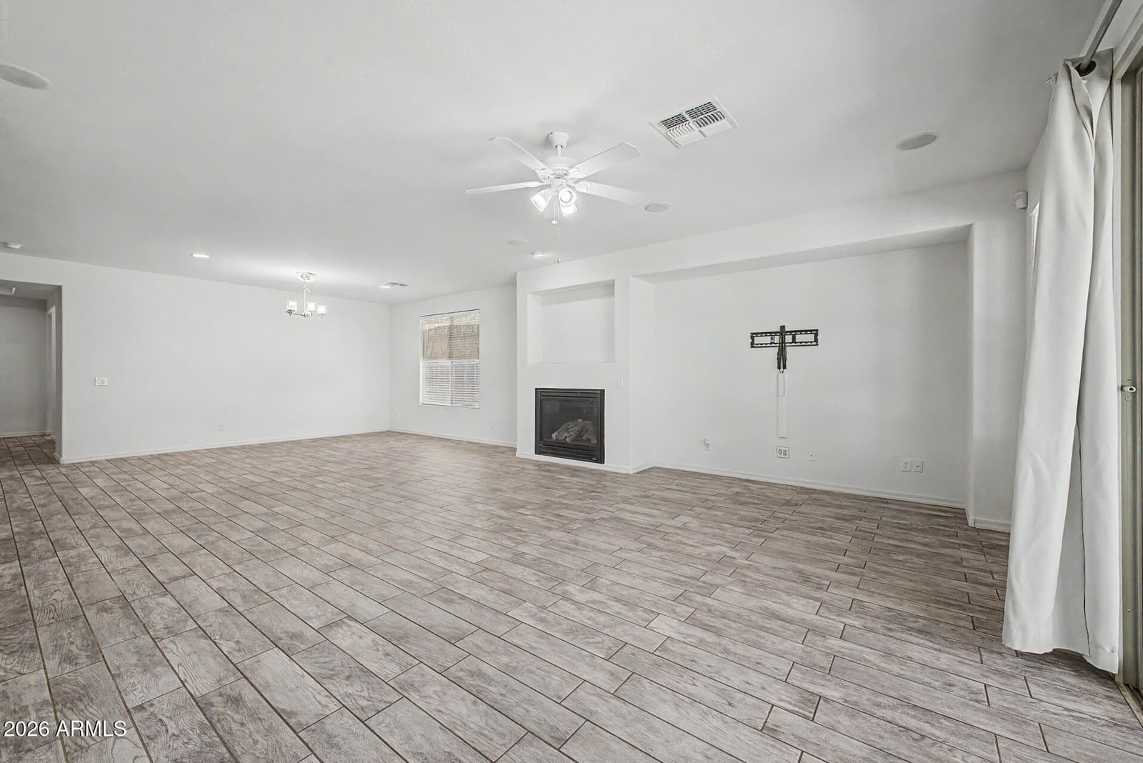 7564 W BERRIDGE Lane, Glendale, AZ 85303 — photo 7 of 32